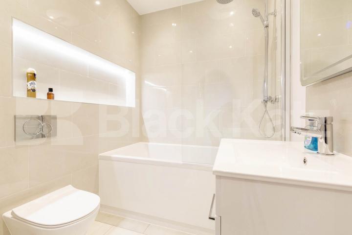 Newly refurbished 2 bedroom plus study / Guest room split over 2 floors Stroud Green Road, Stroud Green